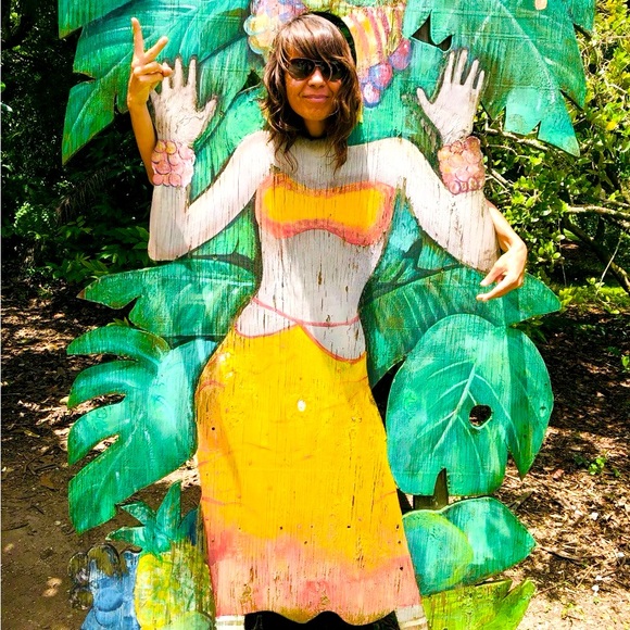 Meet your Posher✌🏽Alissa - Picture 1 of 7